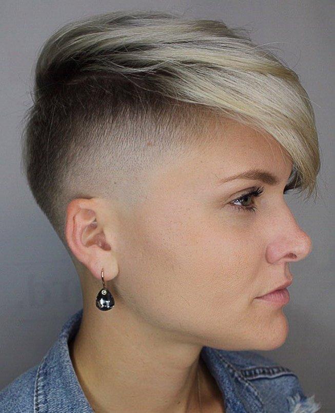 Pixie mit langem blondem Deckhaar