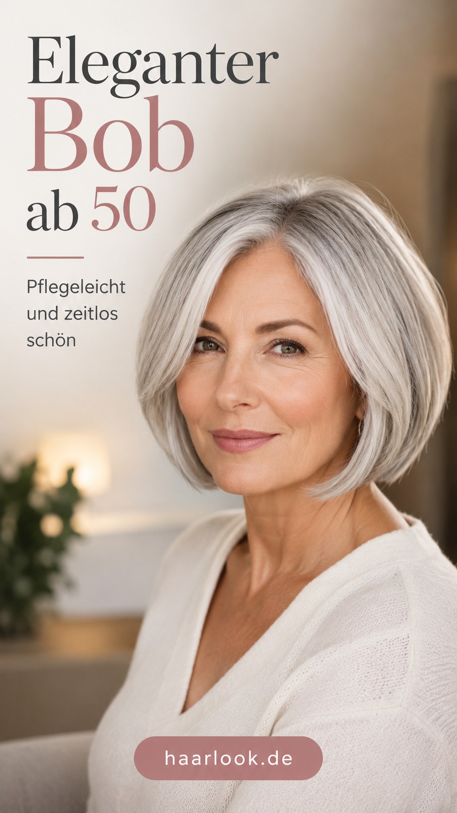 Eleganter gestufter Bob ab 50 in Silbergrau, glatt und pflegeleicht im Alltag