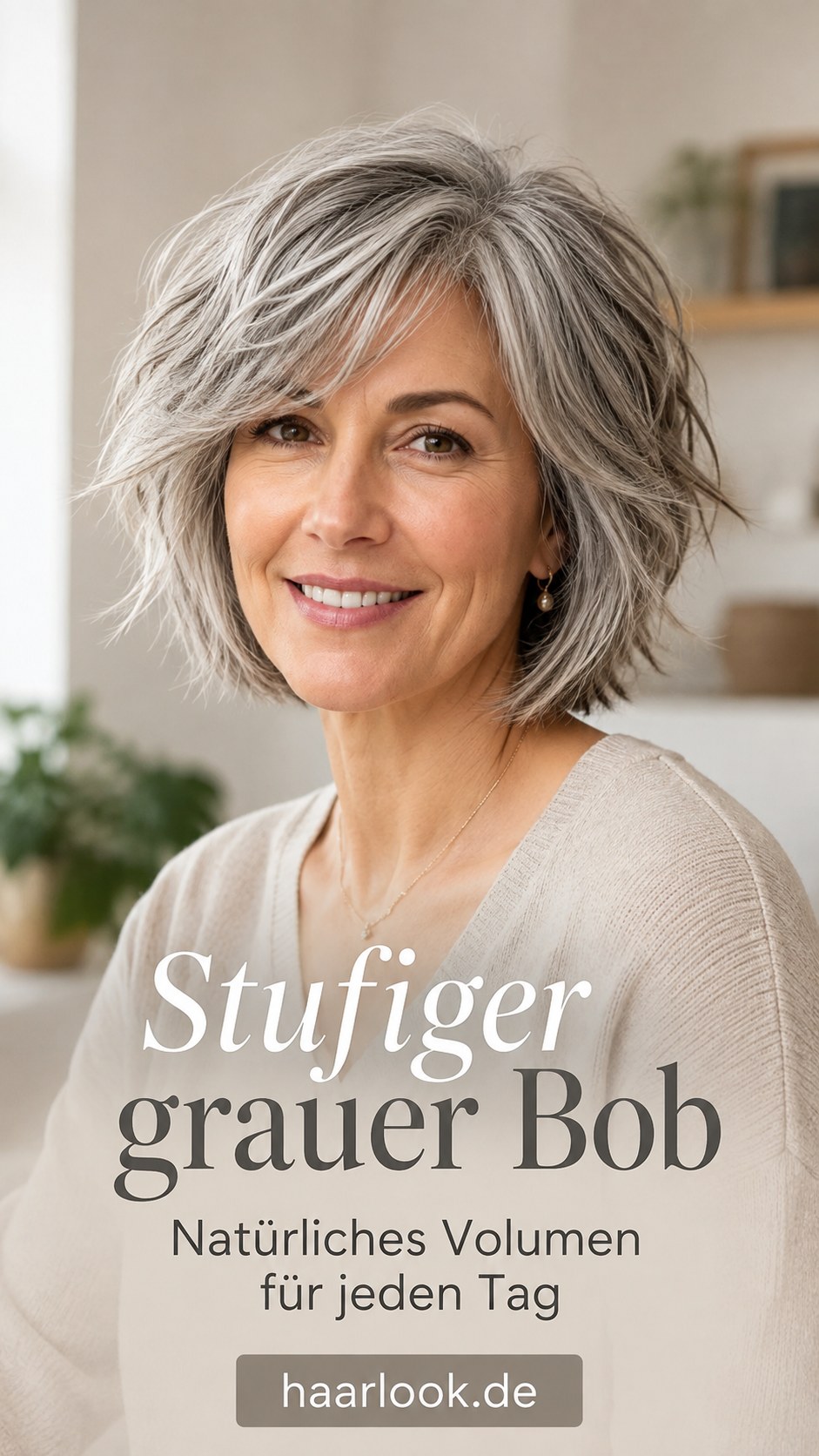 Stufiger grauer Bob mit natürlichem Volumen für einen lässigen Alltagslook