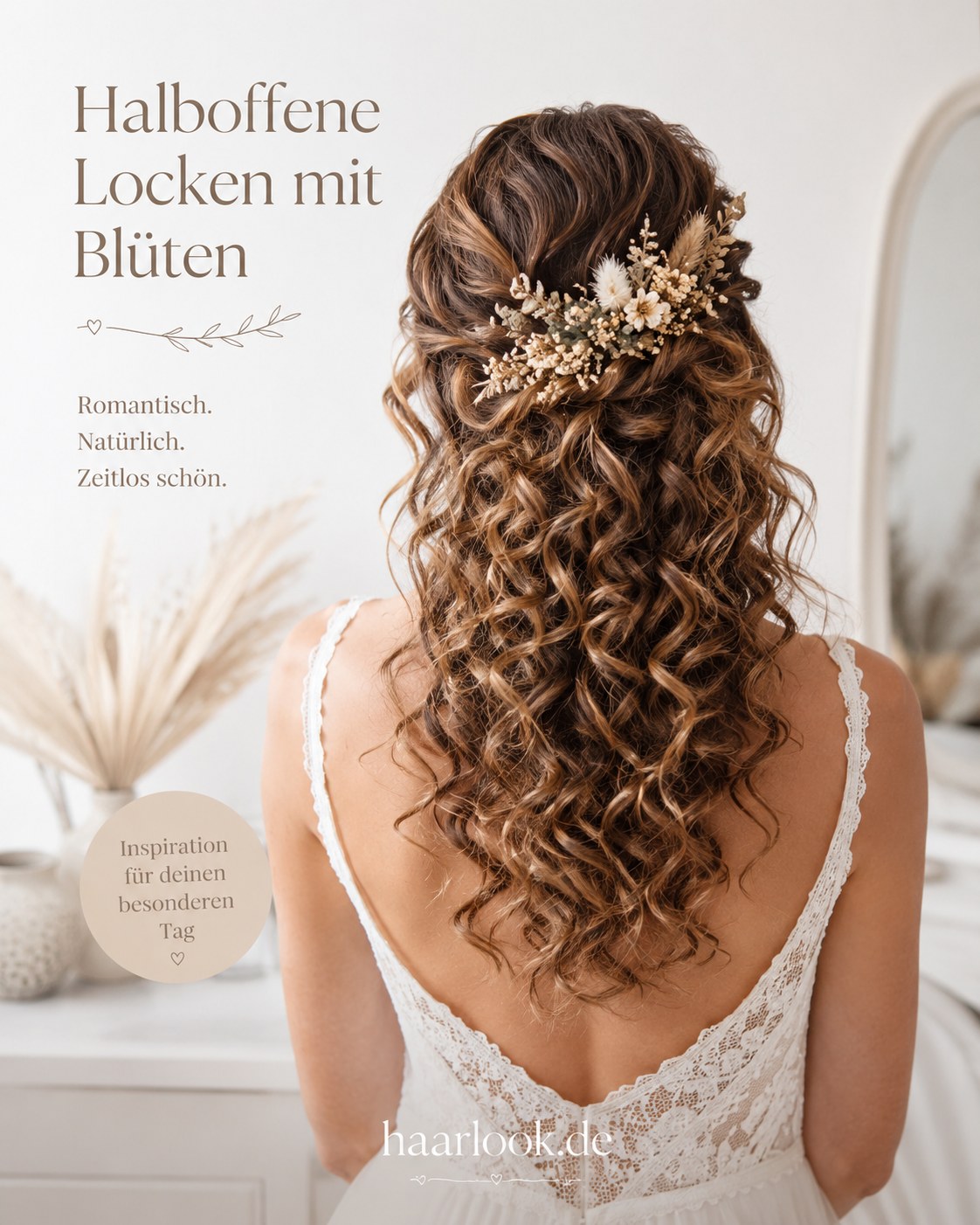 Halboffene Brautjungfern Frisur Locken mit zarten Blüten im dichten Lockenhaar