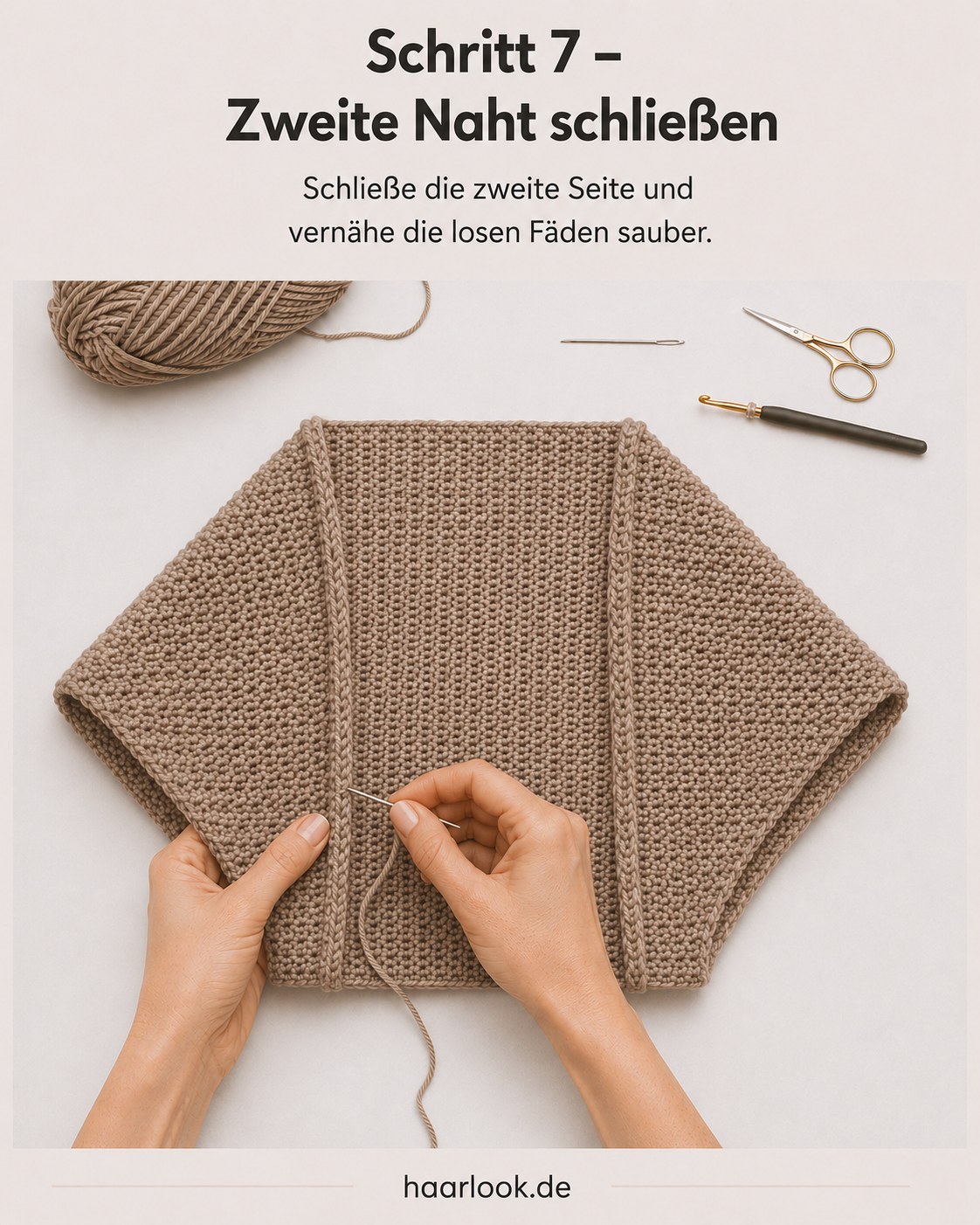 Zweite Naht wird geschlossen und lose Fäden sauber vernäht am fertigen Häkel-Cardigan