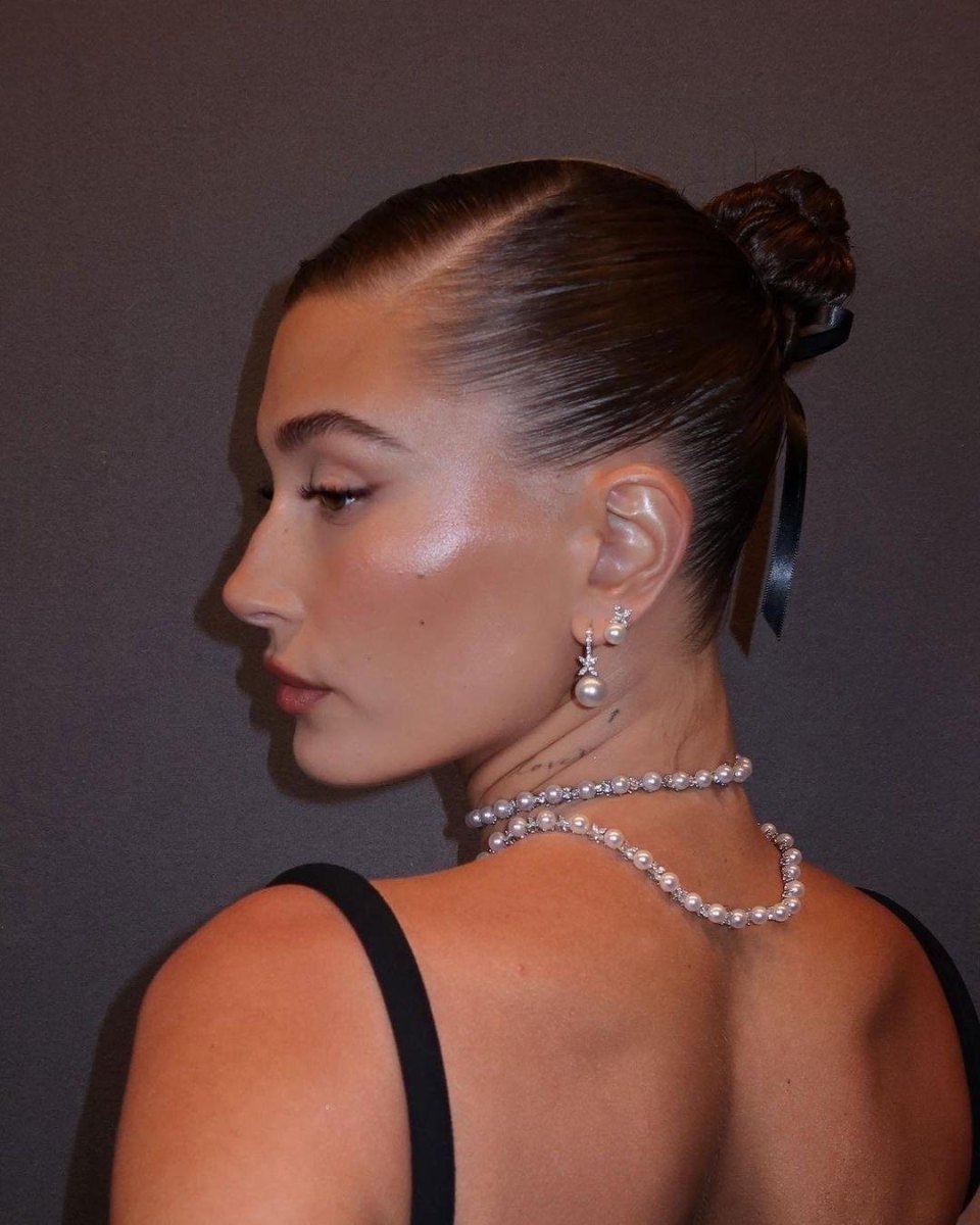 Topuz mit Haarschmuck