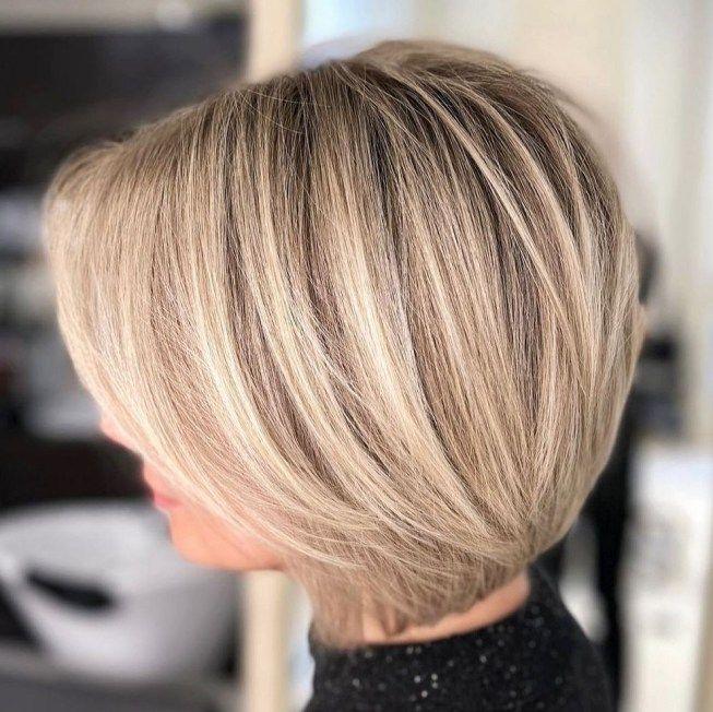 Feiner blonder Bob für dünnes Haar