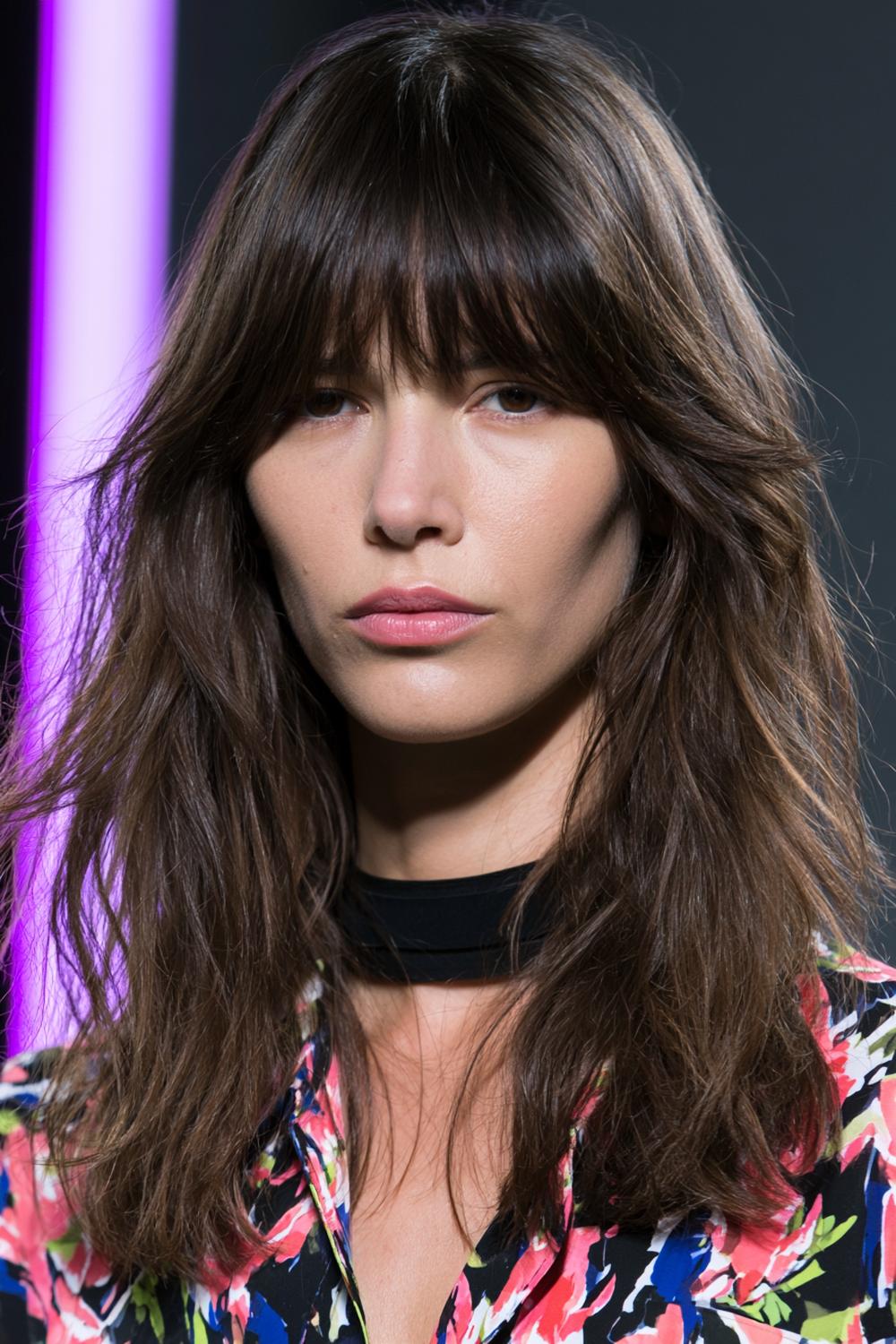 Langer Pony-Stufenschnitt