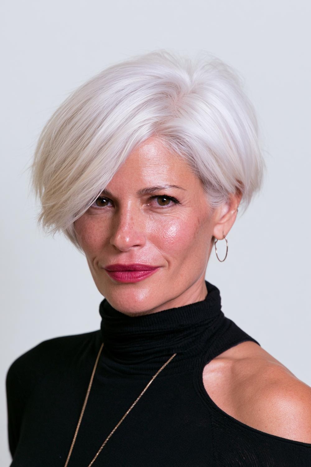 Platinblonder Pixie-Cut