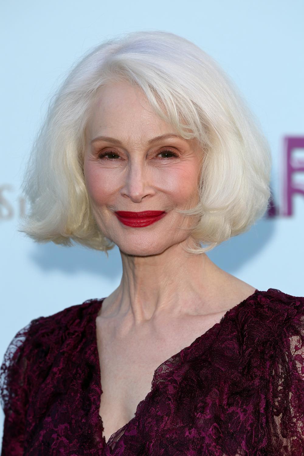 Platinblonder Glamour-Look