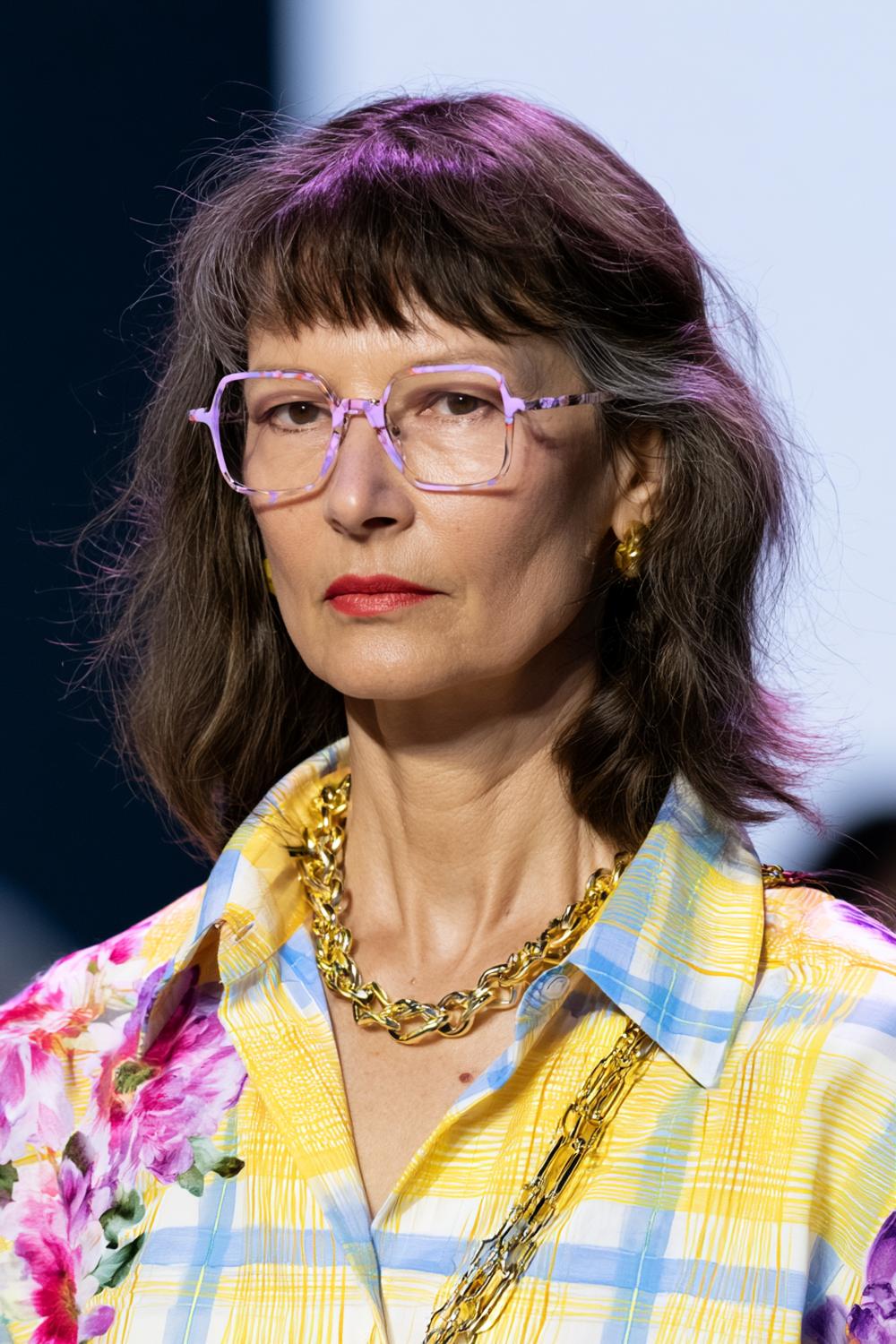 Retro-Pony mit auffälliger Brille