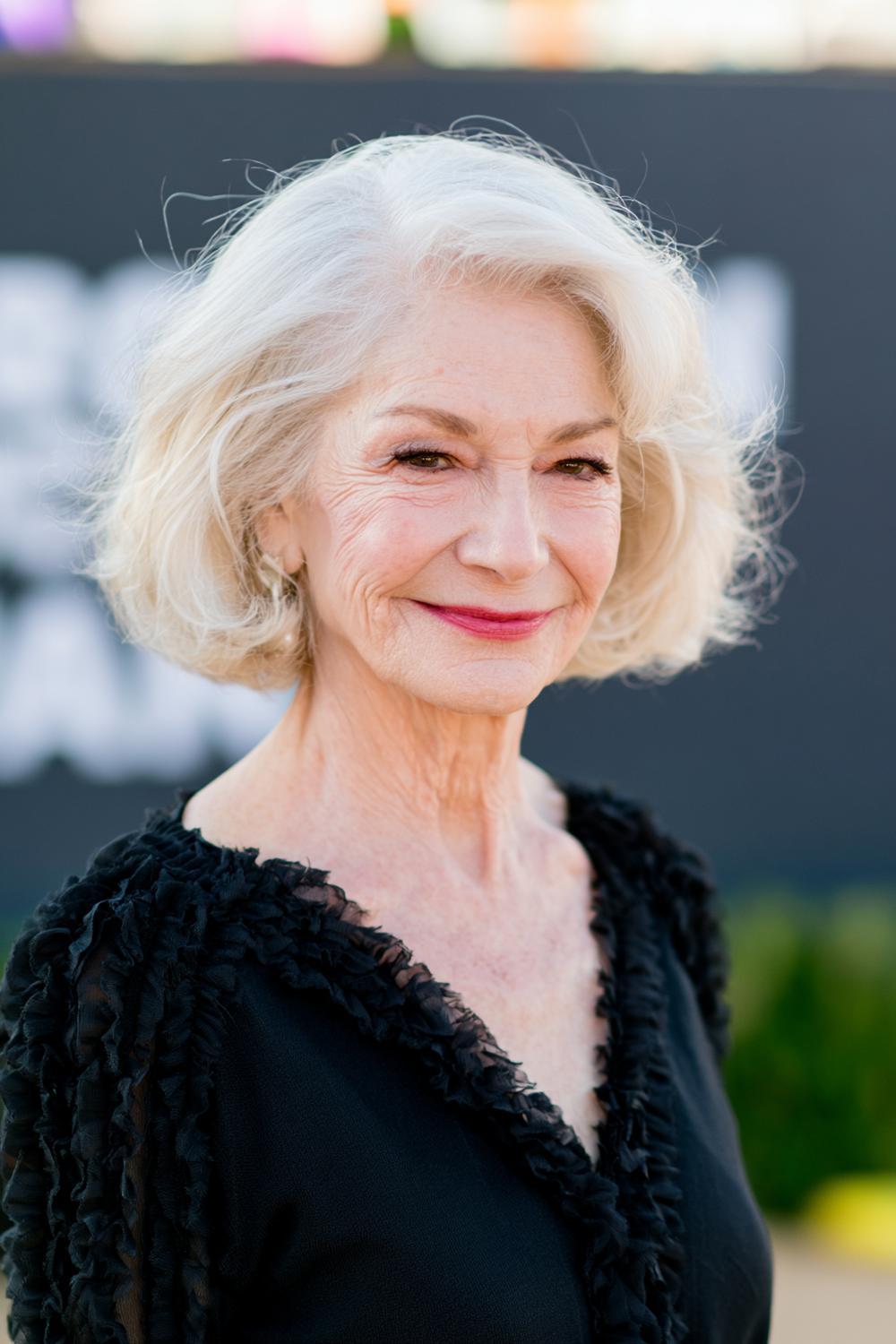 Klassischer Bob in Platinblond