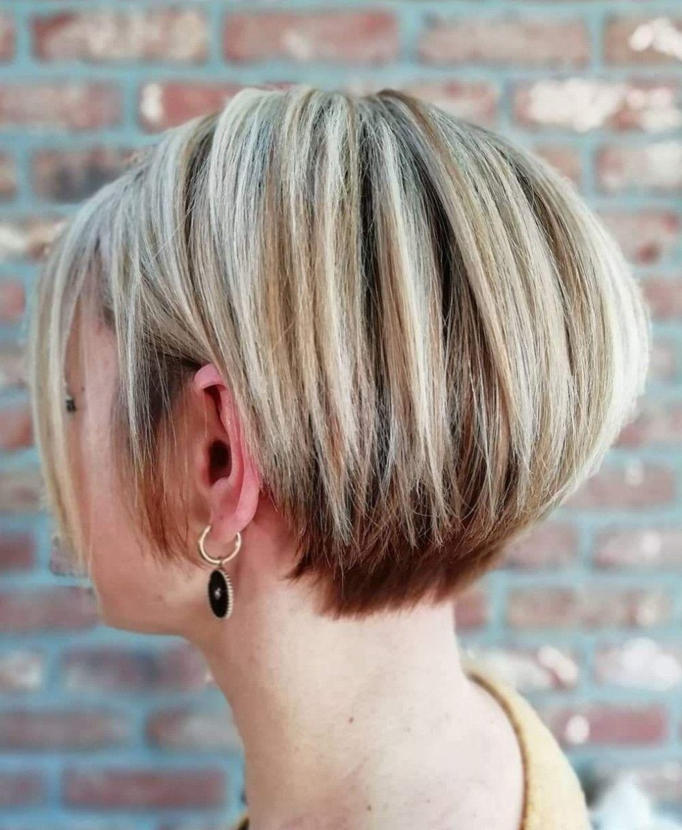 Blonder Bob kurzer Nacken