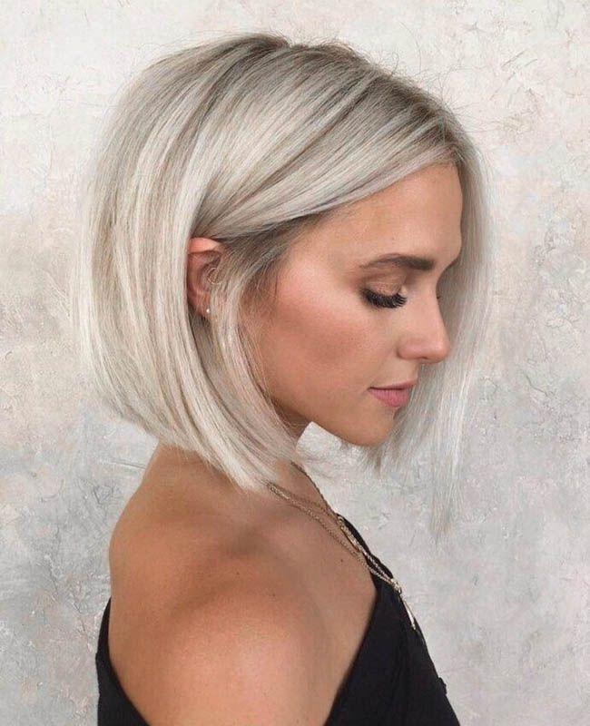 Platinblonder glatter Bob