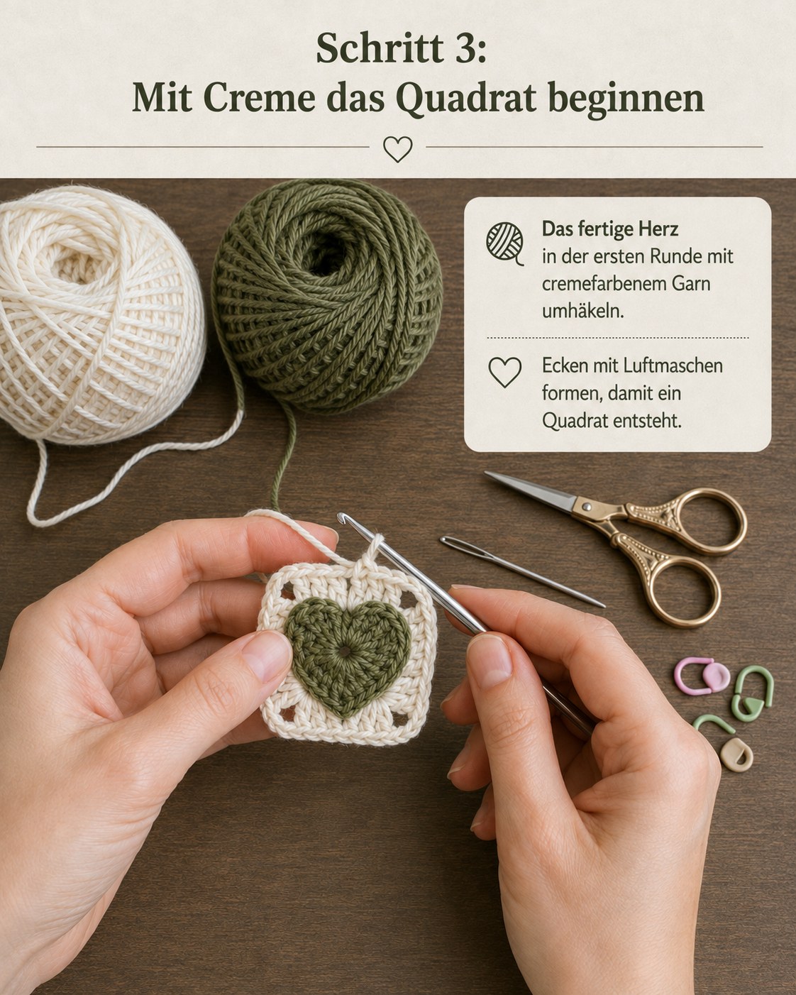 Cremefarbenes Garn umrahmt das fertige Herz und formt die ersten Ecken des Granny Squares
