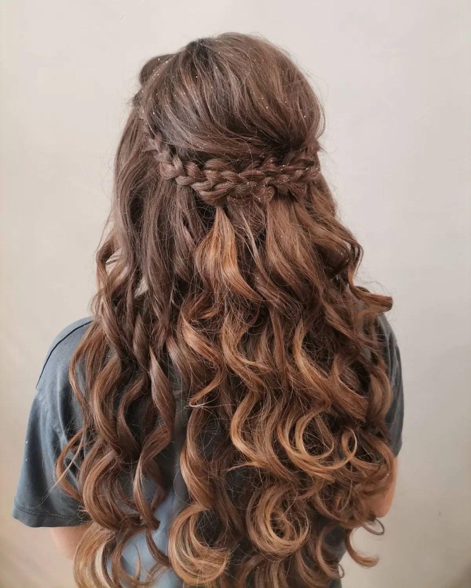 Locken mit Flechtfrisur