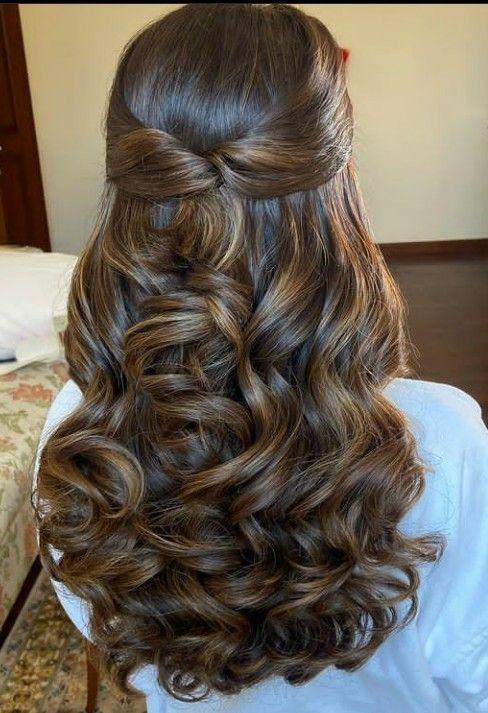Lange Haare halb hoch Locken