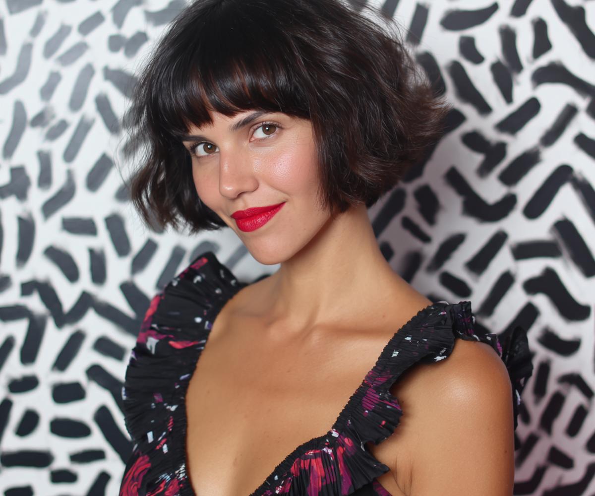 Kurzer Dunkler Bob Mit Pony