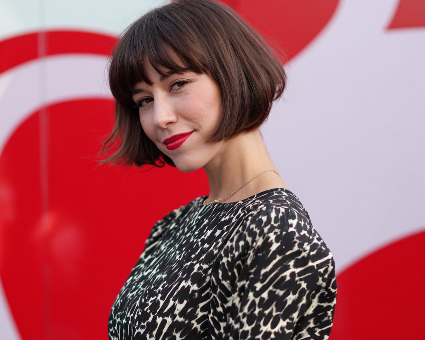 Dunkelbrauner Bob Mit Pony