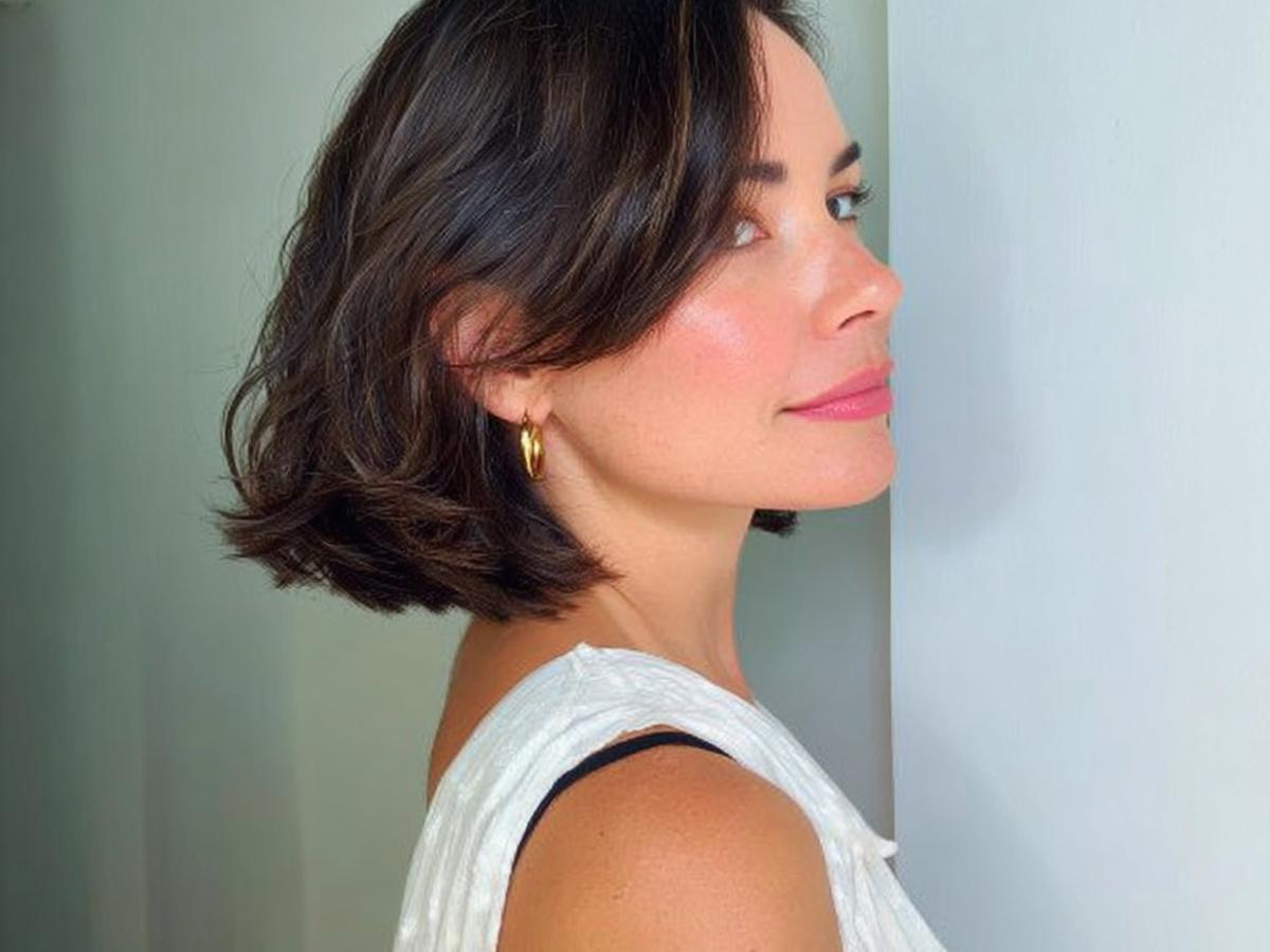 Kurzer Wellenbob Mit Seitenscheitel