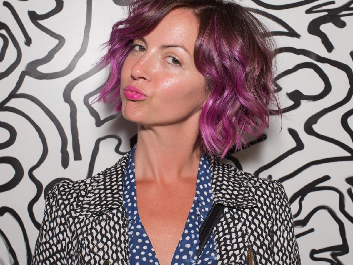 Lila Wellenbob Seitenscheitel