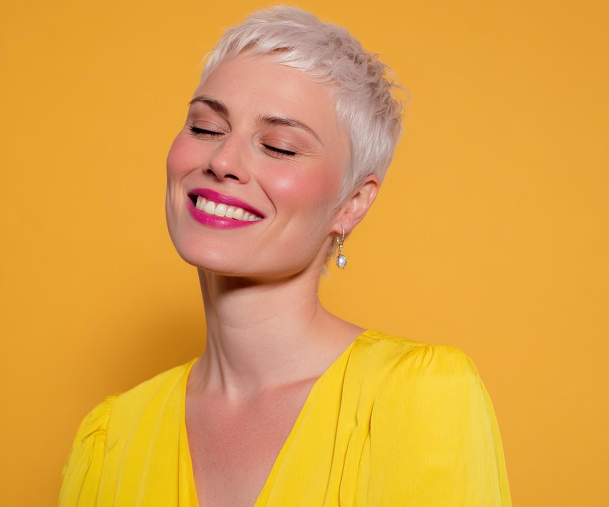 Platinblonder Sehr Kurzer Pixie