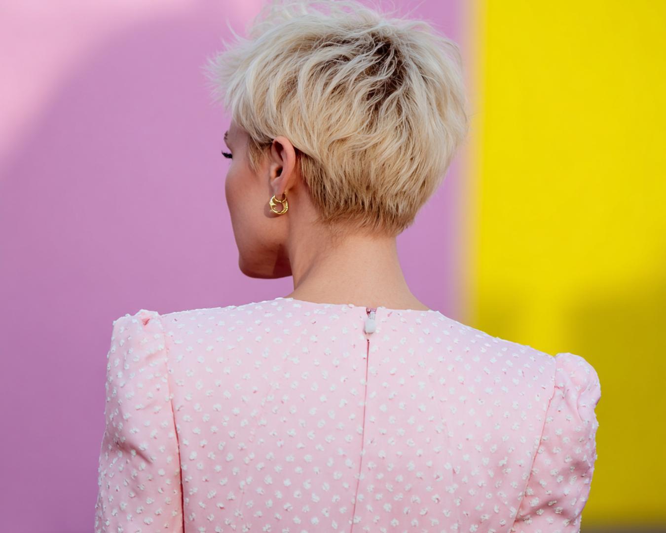 Blonder Texturierter Pixie Hinten