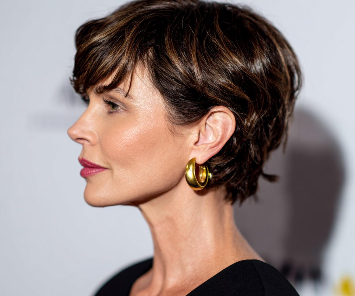 Dunkelbrauner Kurzbob Mit Seitenpony