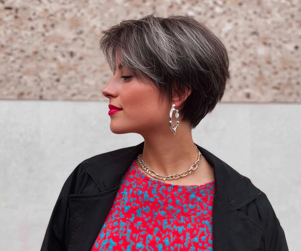 Dunkler Kurzbob Mit Grauen Str&auml;hnen