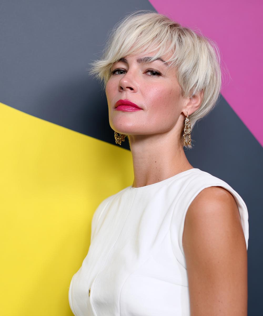 Platinblonder Texturierter Pixie