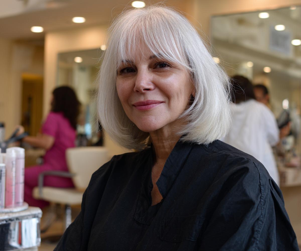 Silbergrauer Bob Mit Pony