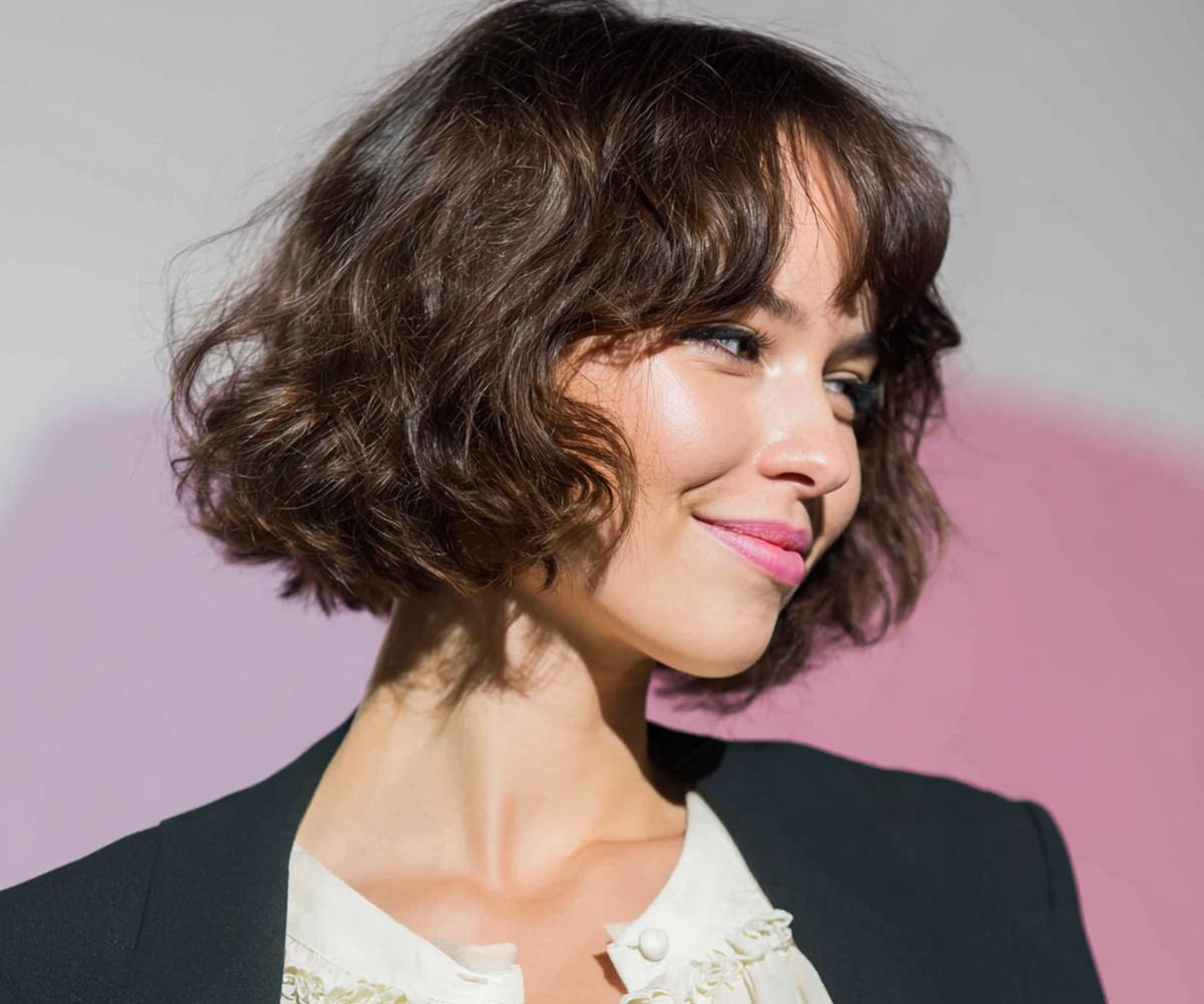 Brauner Wellenbob Mit Pony