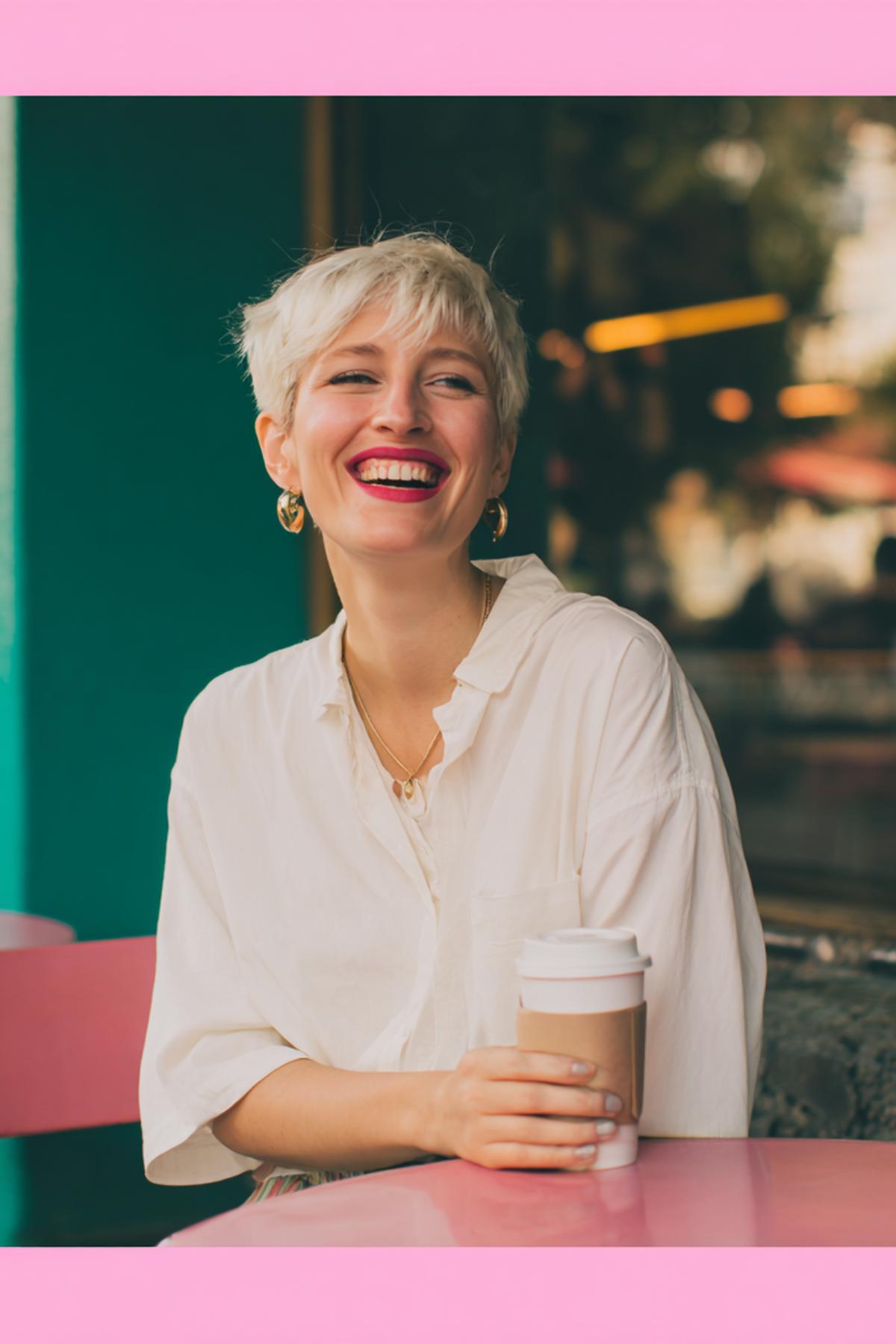 Platinblonder Pixie Mit Pony