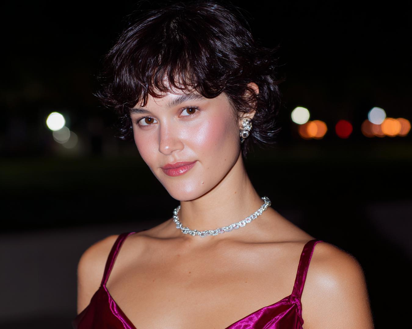 Dunkler Kurzer Shag Mit Pony