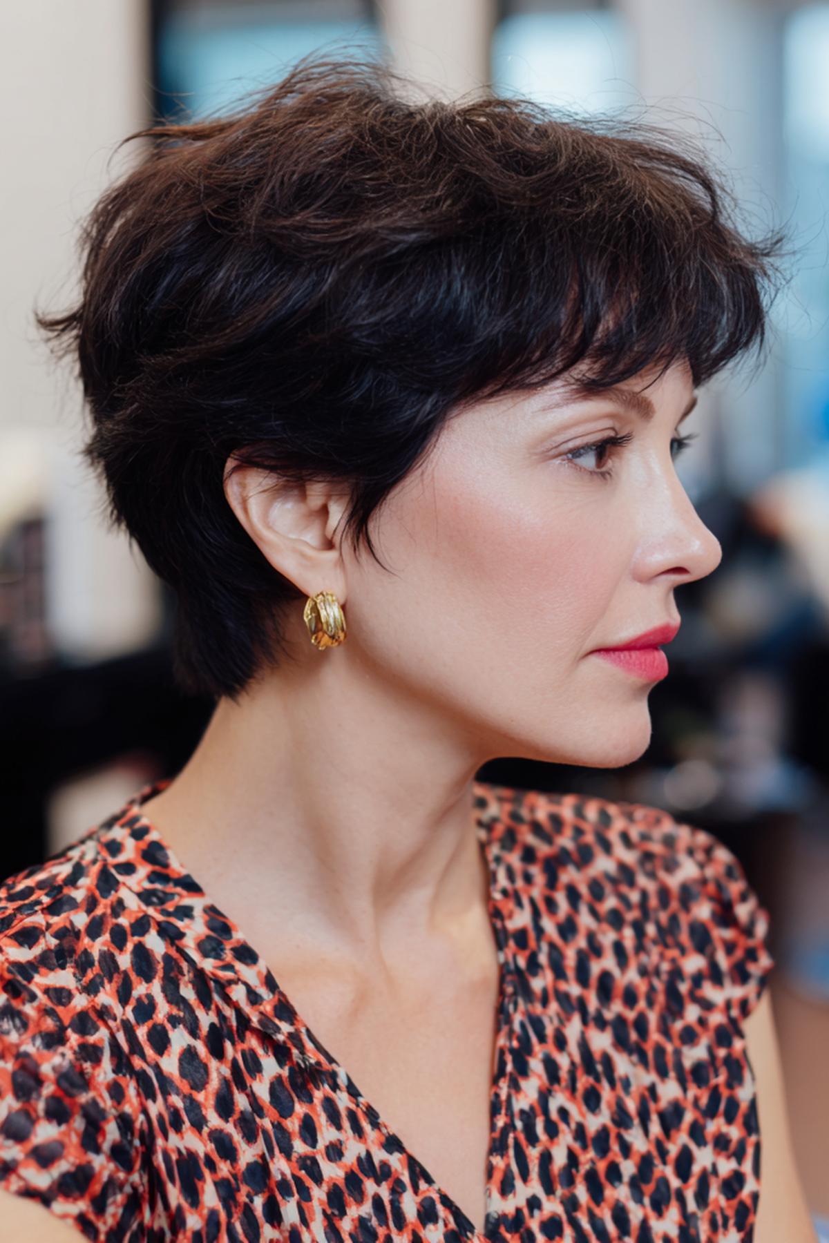 Dunkelbrauner Strukturierter Pixie