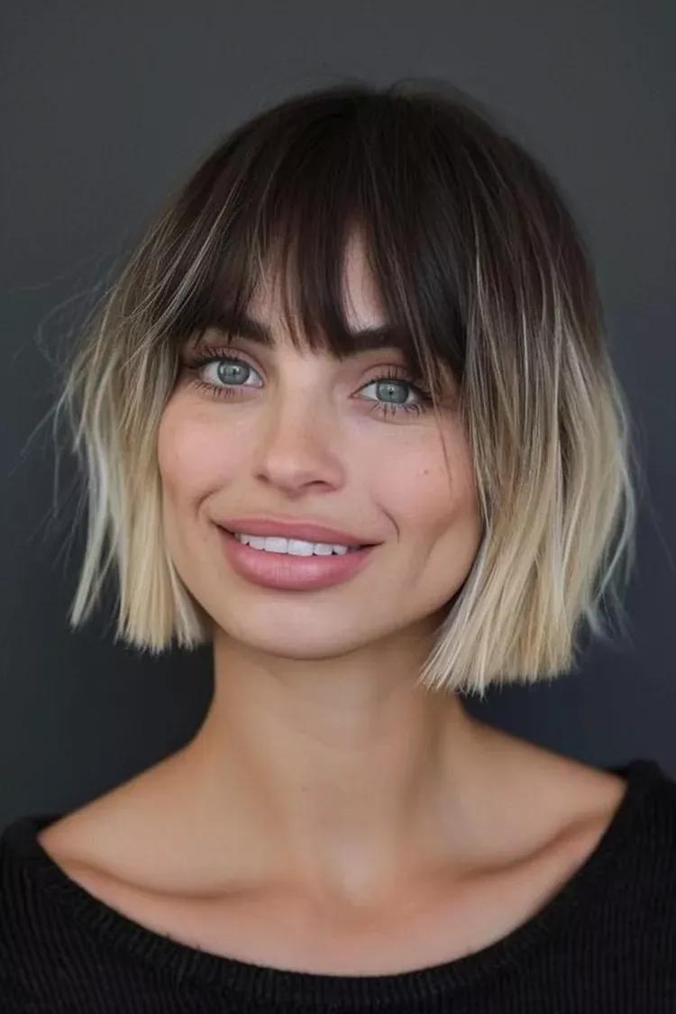 Kinnlanger blonder Bob