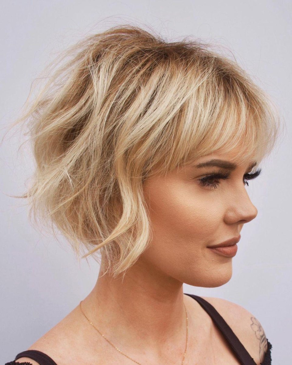 Blonder Bob mit Beach Waves