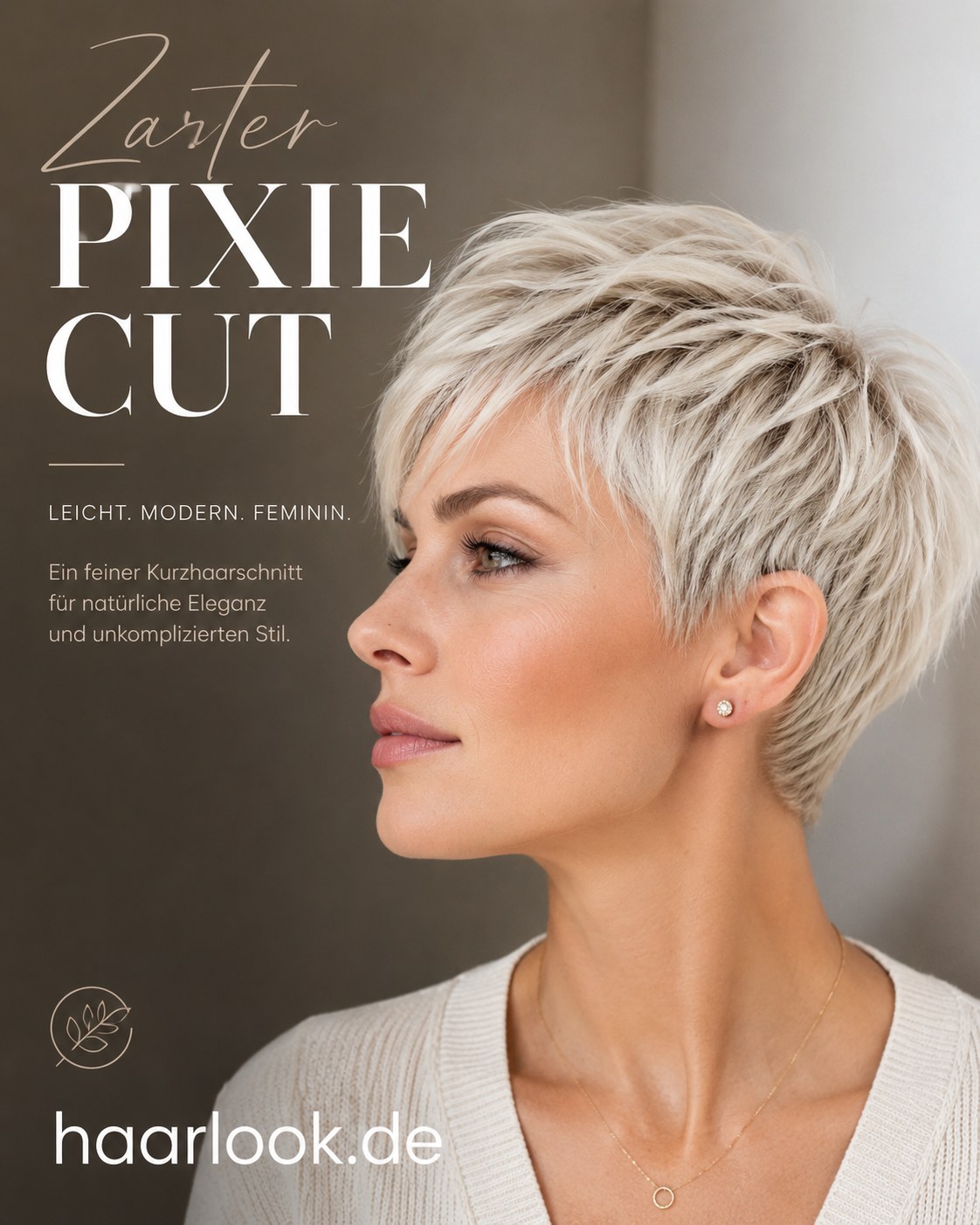 Zarter Pixie Cut in hellem Blond zeigt eine feine, natürliche Kurzhaarfrisur für reife Frauen