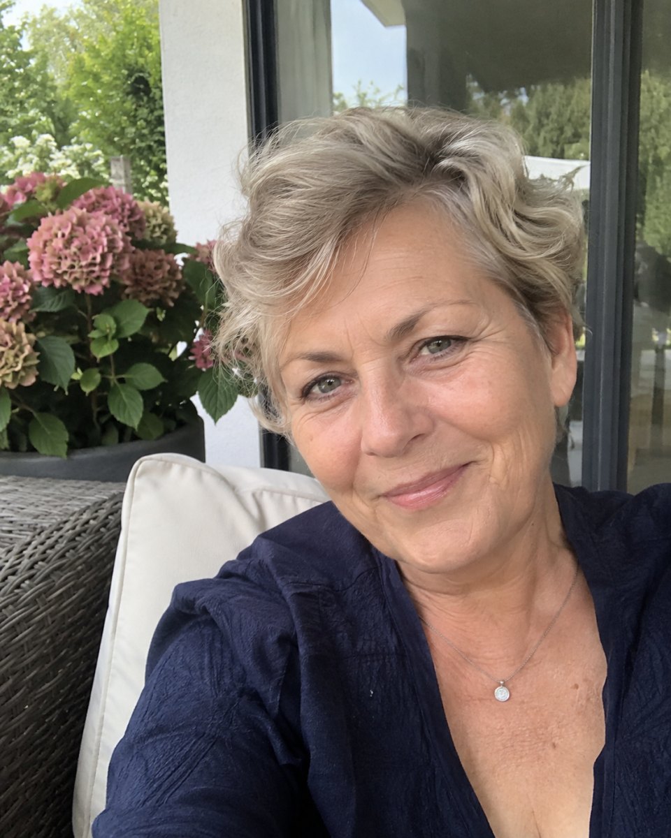 Lockerer Pixie Cut mit Wellen