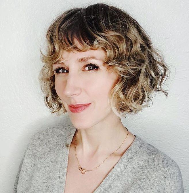 Lockiger Bob Pony für feines Haar