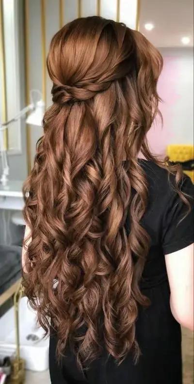 Moderne Locken Frisur