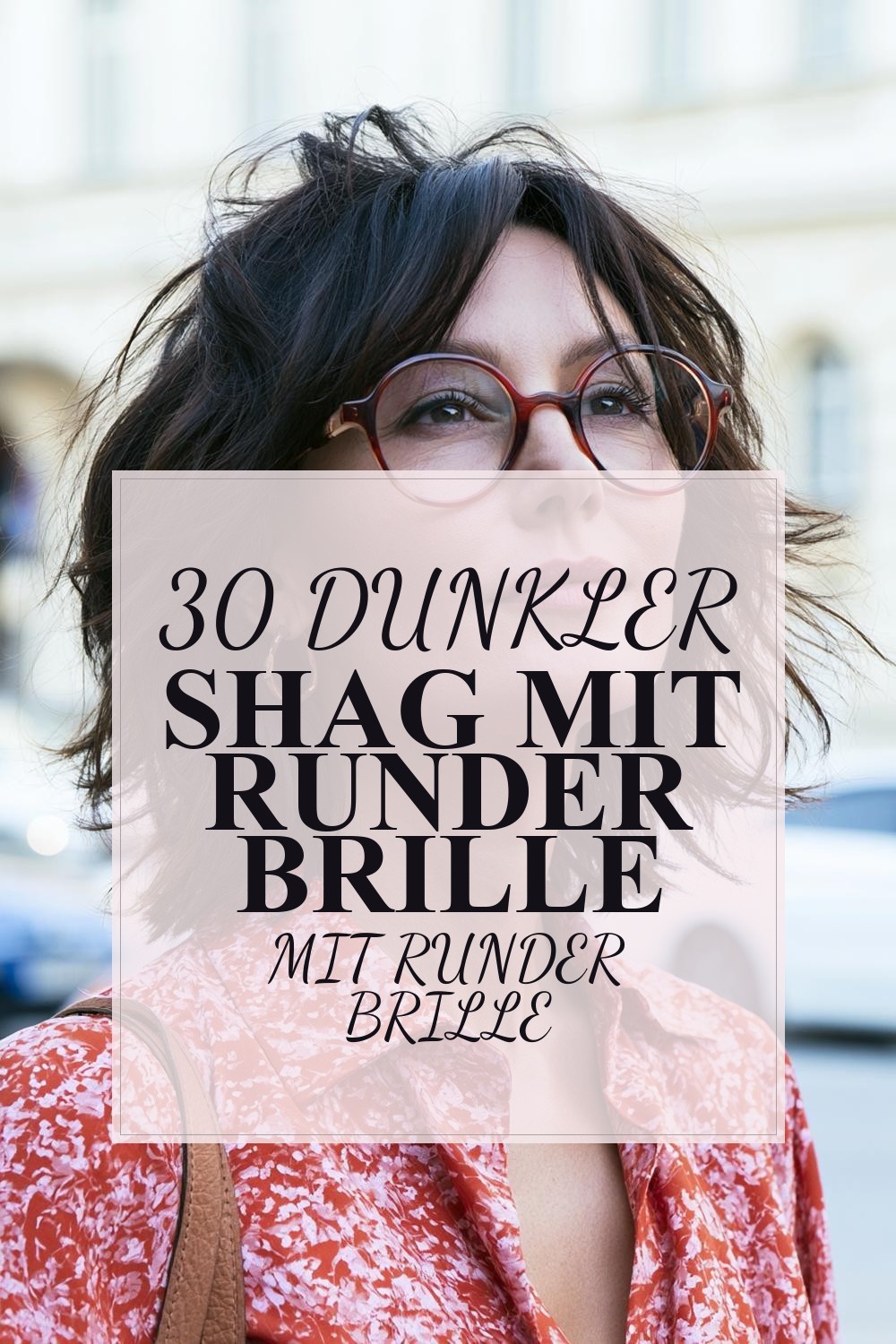 Dunkler Shag mit runder Brille
