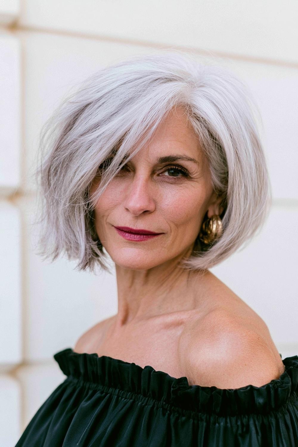 Asymmetrischer Silber-Bob mit Seitenscheitel