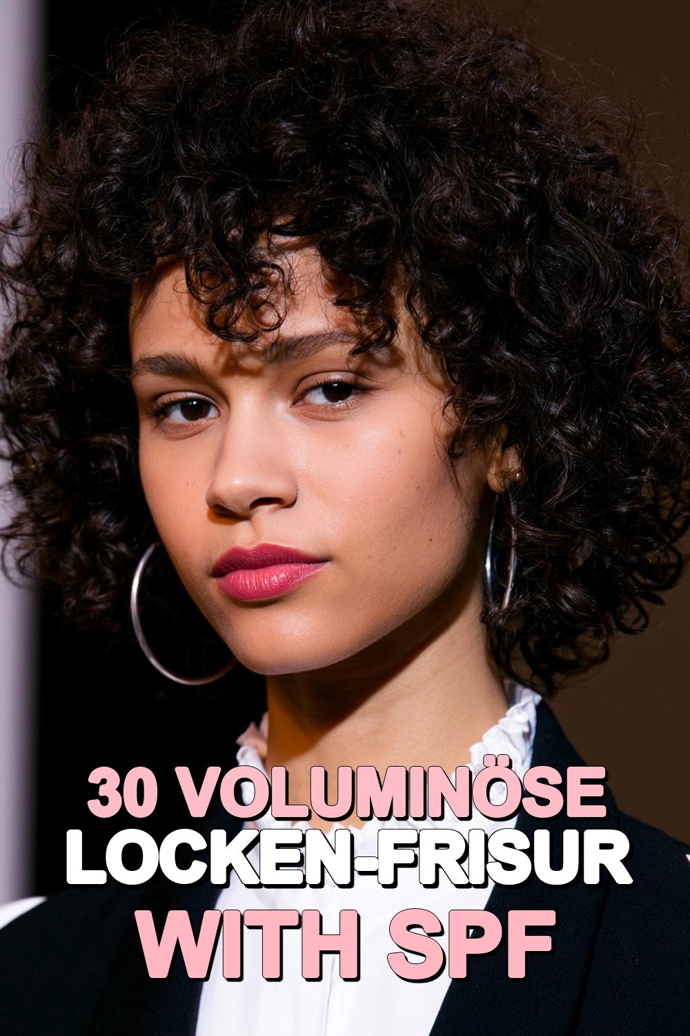 Voluminöse Locken-Frisur