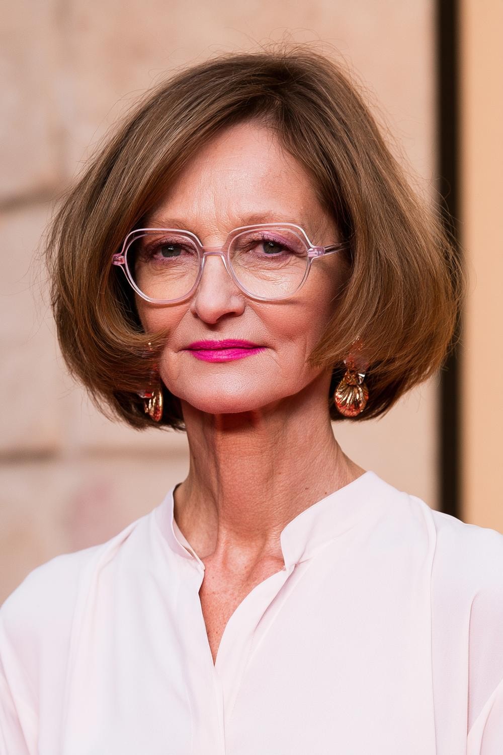 Klassischer Bob mit Brille