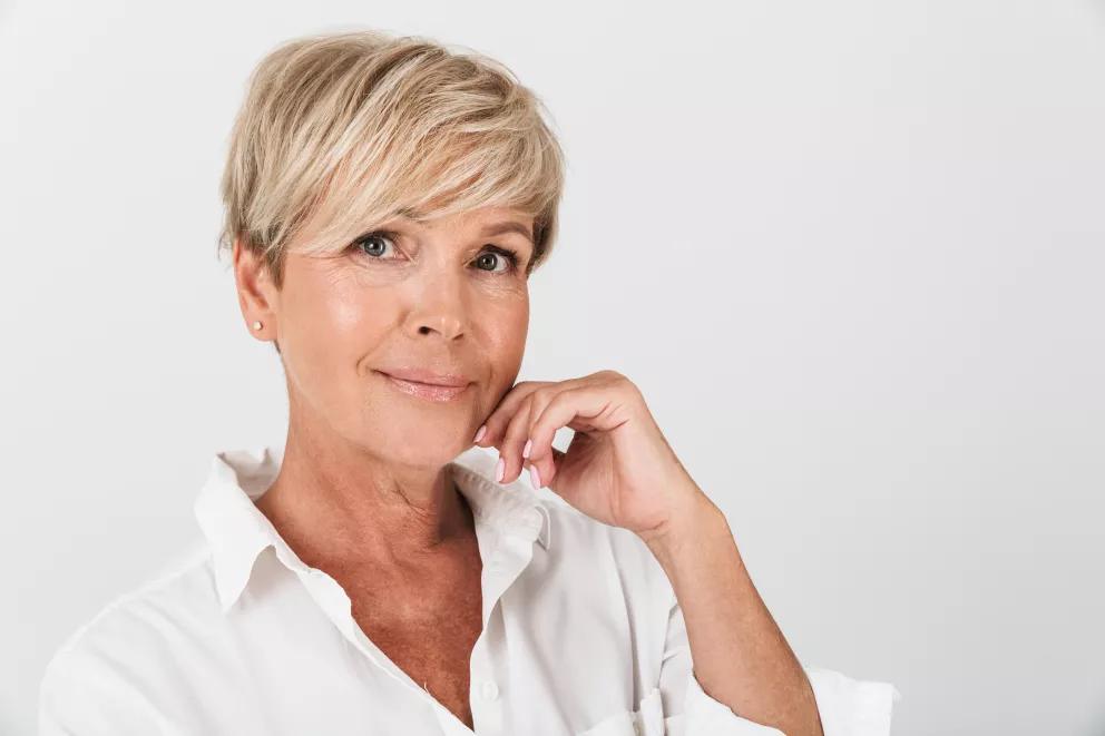 Pflegeleichter blonder Pixie Cut