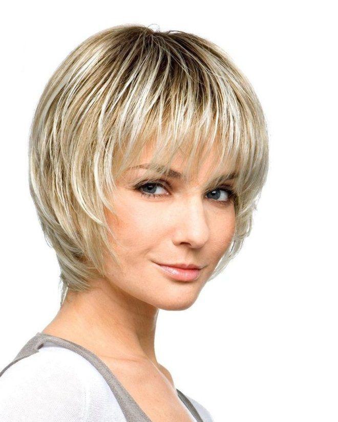 Pflegeleichter blonder Bob
