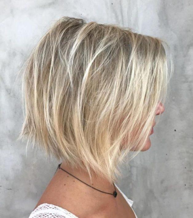 Pflegeleichter blonder Bob