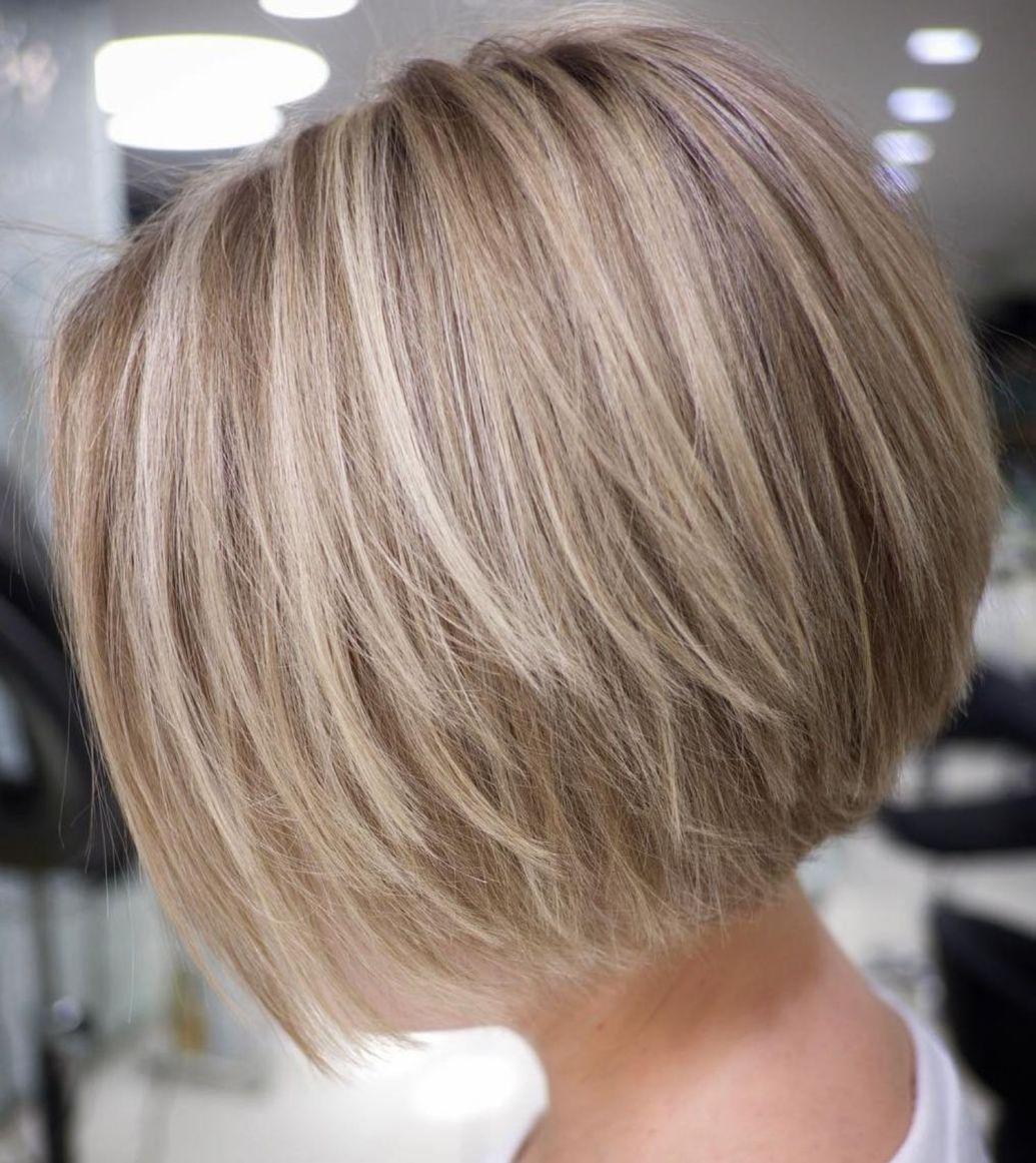 Pflegeleichter blonder Bob