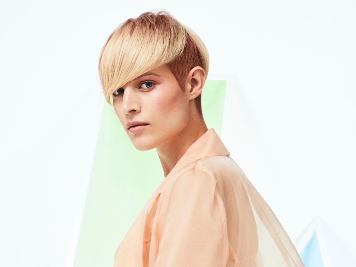 Pixie Cut mit langem Pony blond