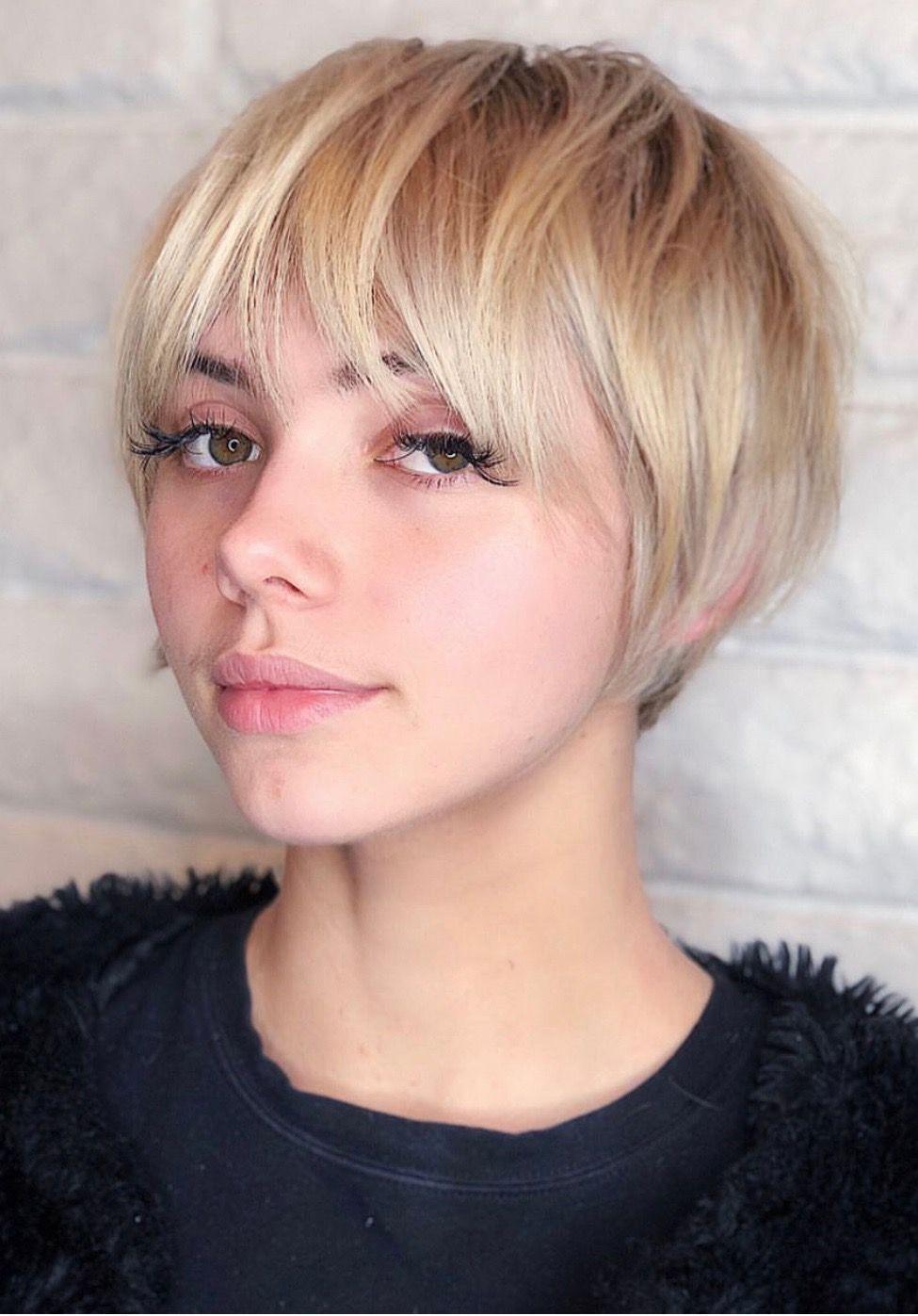 Pixie Cut mit leichtem Pony