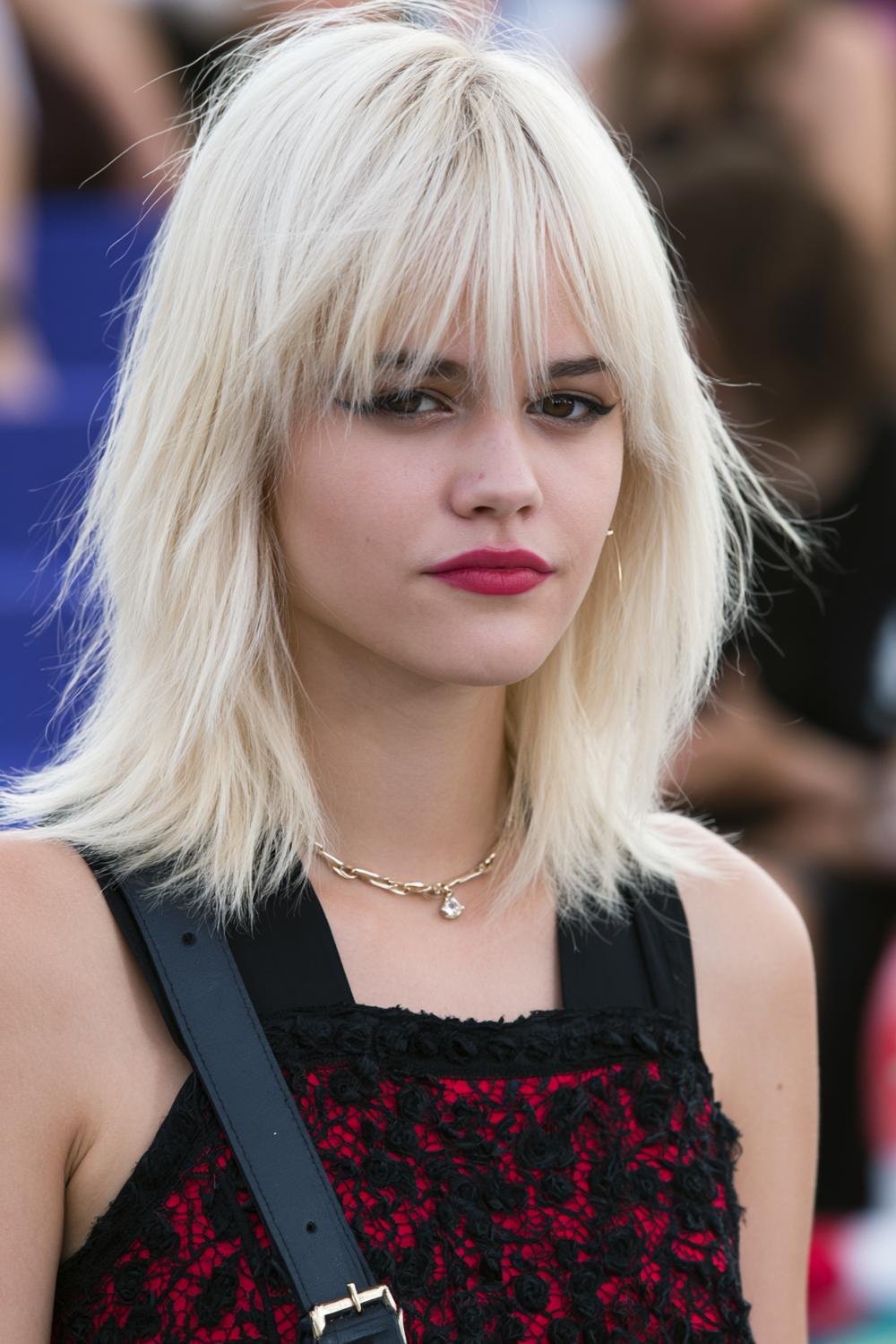 Platinblonder Shag mit Fransen