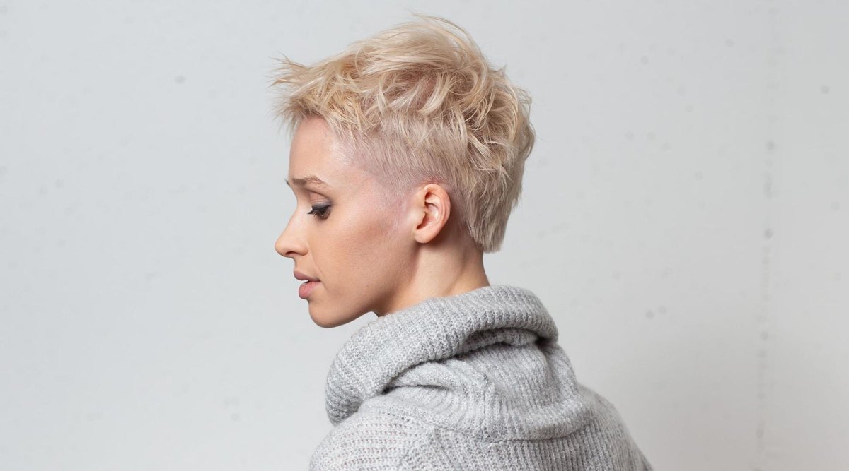 Strukturierter Pixie Cut blond