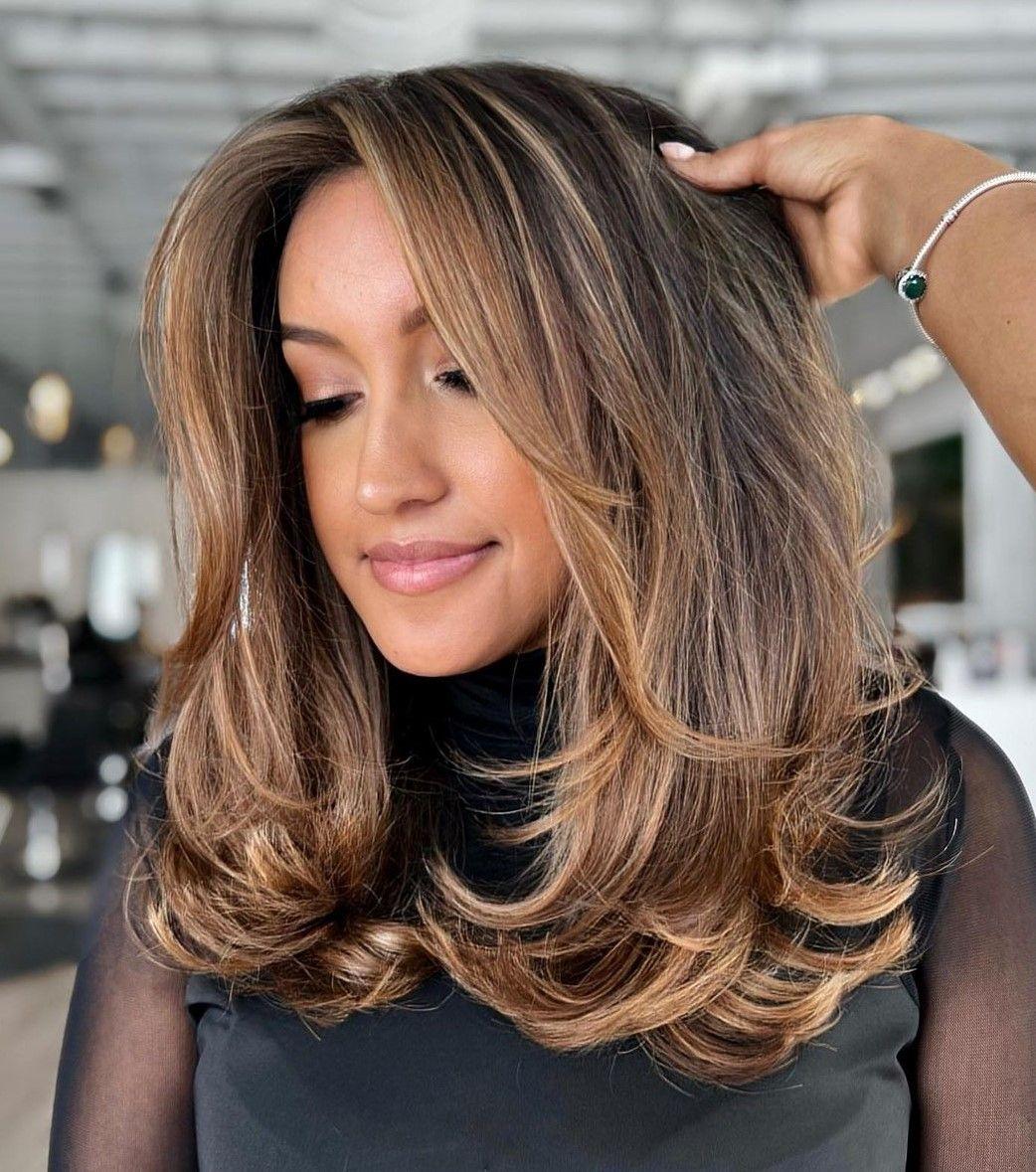 Styling mittellanges dickes Haar mit Stufen